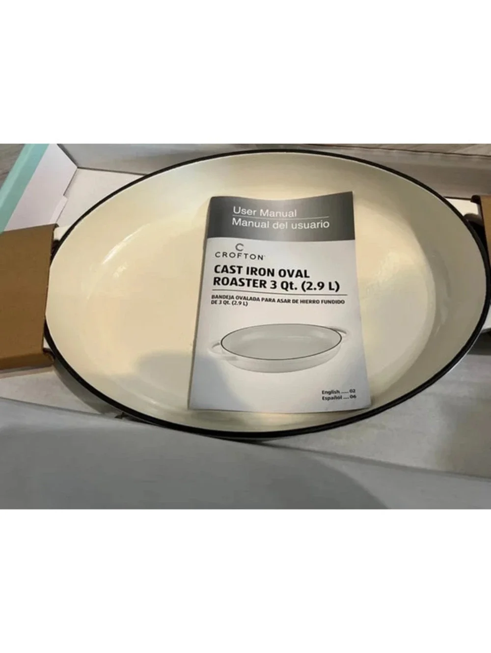 3qt crofton cast iron oval roaster pan Dutch oven white